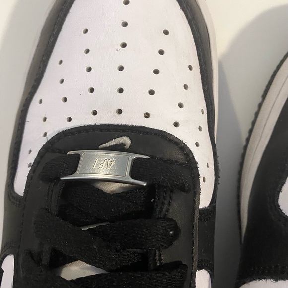 Nike Air Force 1 '07
Chaussure pour homme - Picture 6 of 7